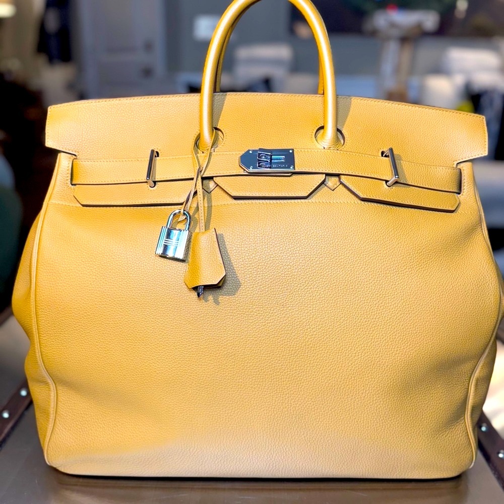 Hermes. HAC 50 (Haut à courroies) Togo leather caramel. Palladium hardware.